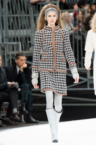 Look 26